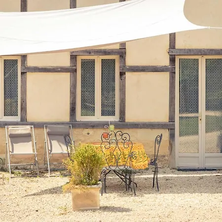 Le Clos De Semesterbostad Saires